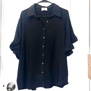 🎀Betsey’s Boutique | Relaxed Ruffle Trim Button Up Blouse🖤